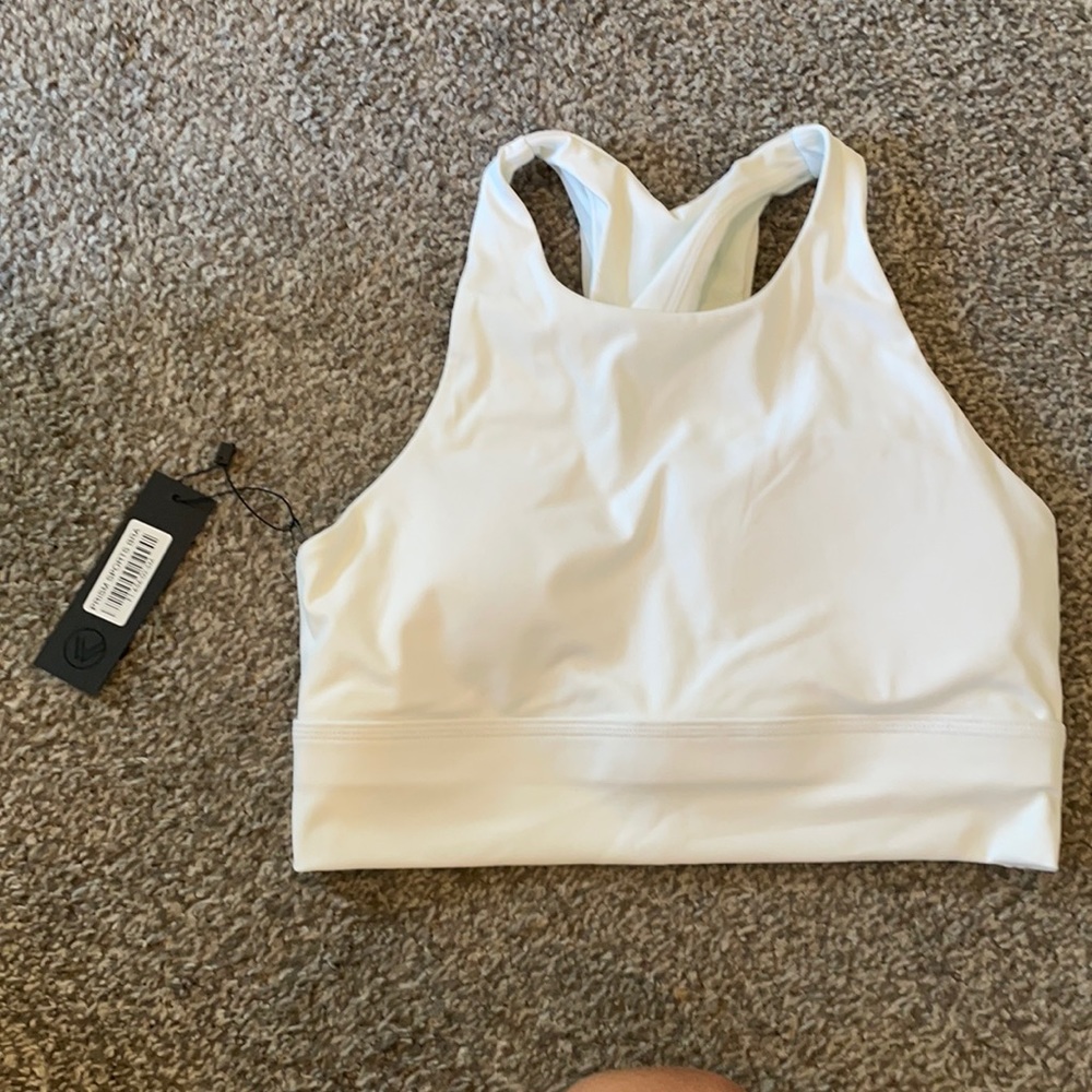 White sports bra savvi